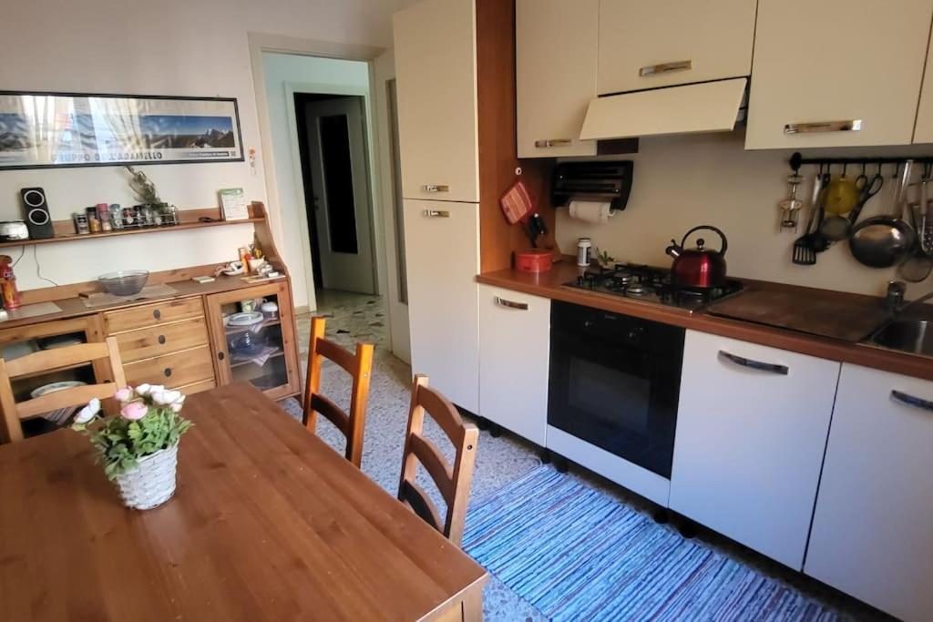 La Casa Di Lucia: Grande Appartamento Con Balcone Brescia Eksteriør billede